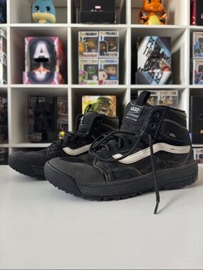 Vans Ultrarange MTE Black High-Top Boots with White Side Stripe